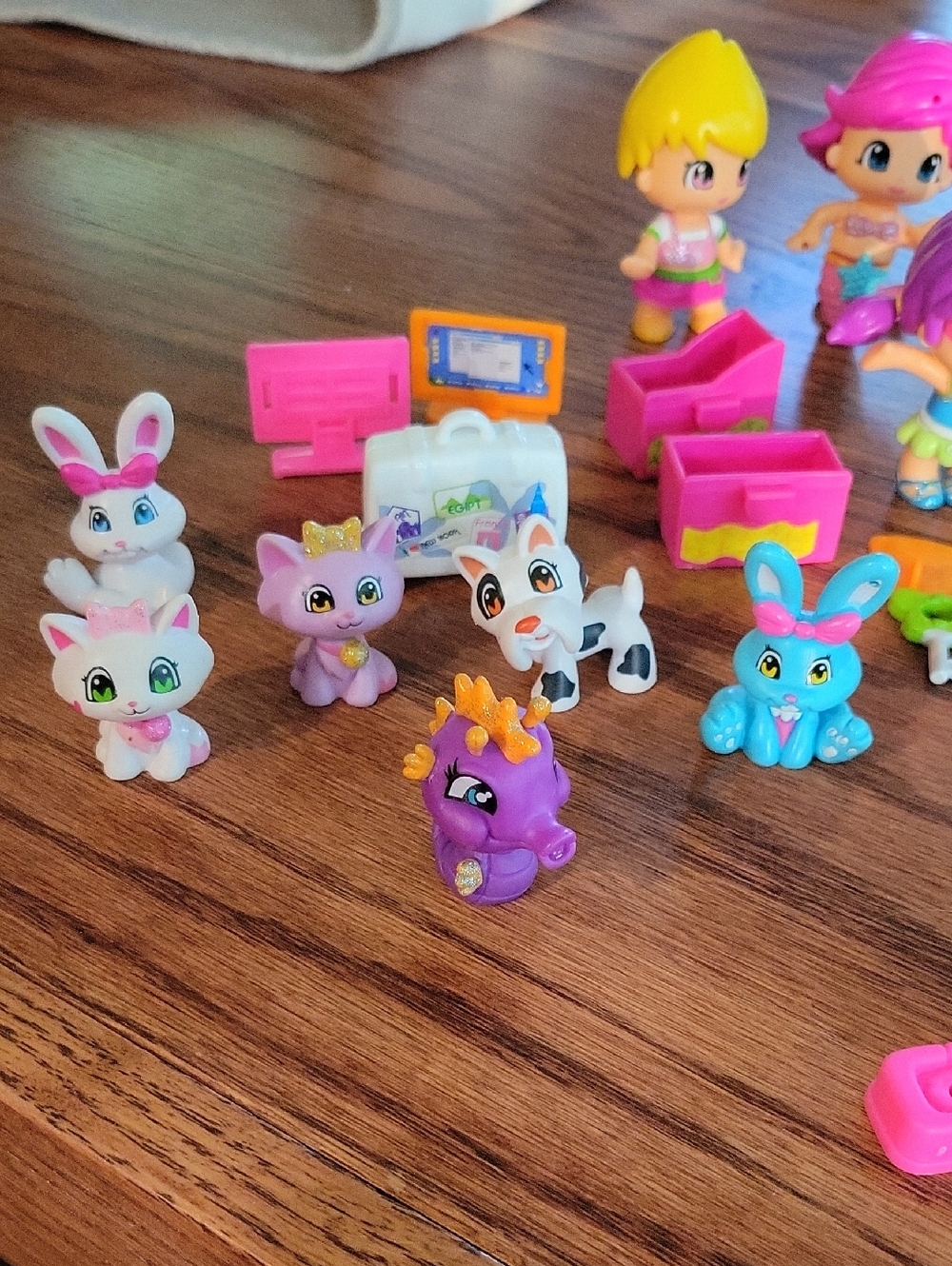 Huge Lot Of Famosa Pinypon 13 Dolls, 7 Pets, & Many Accessories - Picture 4 of 10